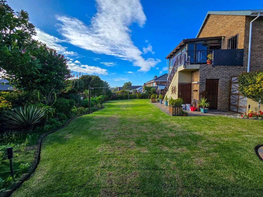 5 Bedroom Property for Sale in Stilbaai Wes Western Cape